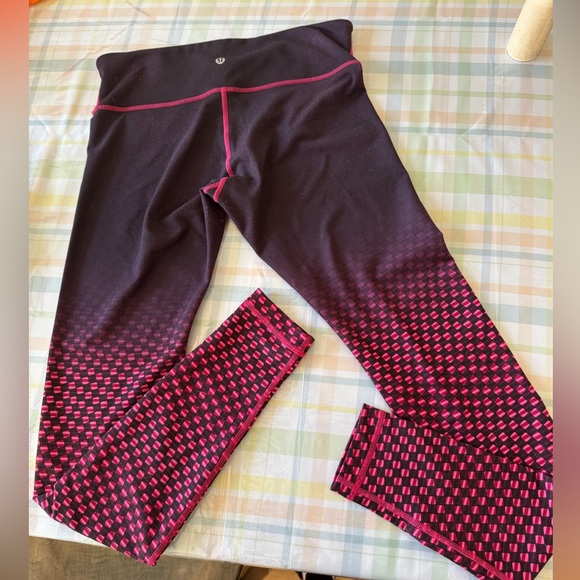 Lululemon purple and checkered size 8 reg - Picture 1 of 3
